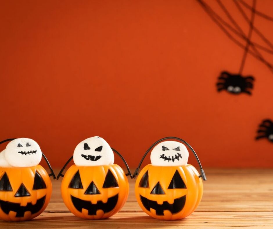 31 Easy Halloween Crafts for Kids. Simple and Cheap DIY Crafts projects for Kids to make this Halloween.